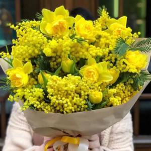 Букет с нарциссами "Восторг"