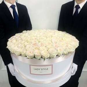 Букет из белых роз в коробке "Совершенство"