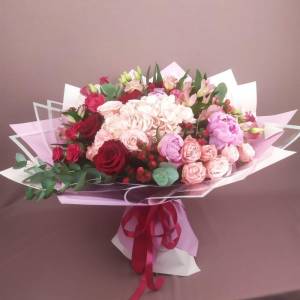 Букет с альстромерией "Магия красок"