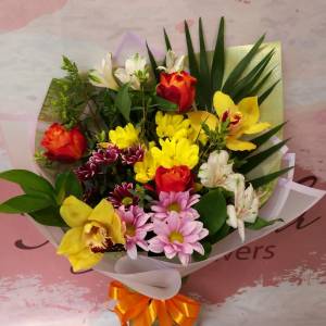 Букет сборный из роз и хризантем