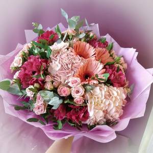 Букет с альстромерией "Мелодия любви"