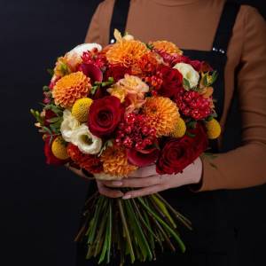 Букет с георгинами "Солнечный"