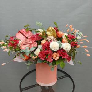 Букет с альстромерией "Коралловый восторг"