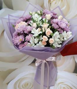 Букет из кустовых роз и альстромерий "Лиловая снежинка"