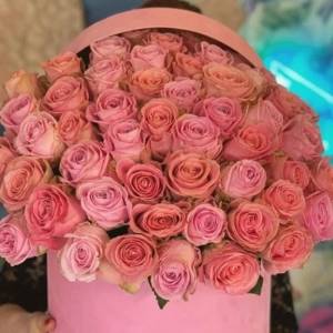 Коробка розовых роз "Очарование"