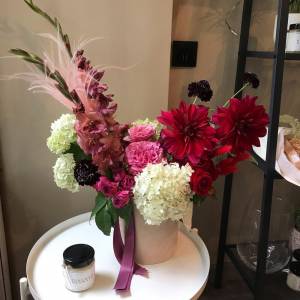 Букет с георгинами "Грация"