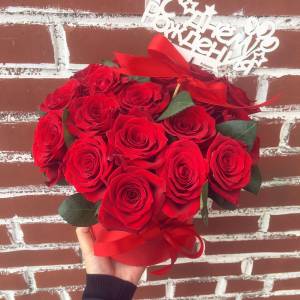 Коробочка красных роз