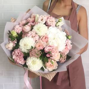 Букет с георгинами "Бархат"