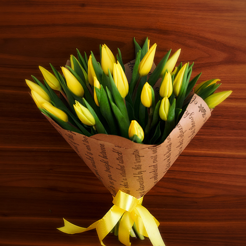 Тюльпаны 25 штук букет. Букет "25 тюльпанов". Букет "25 тюльпанов". Букет "25 тюльпанов". Букет из тюльпанов 25 штук.