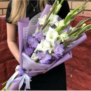 Букет с гладиолусами "Мечта"