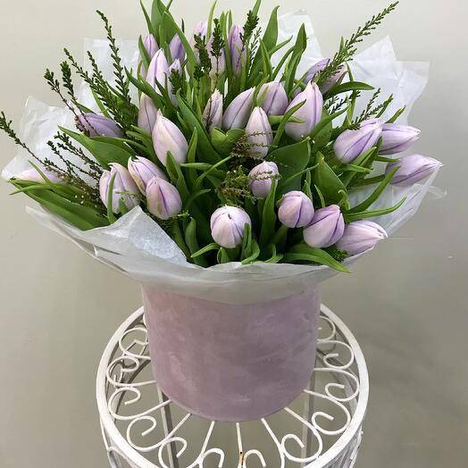 Тюльпаны в бархатной коробке