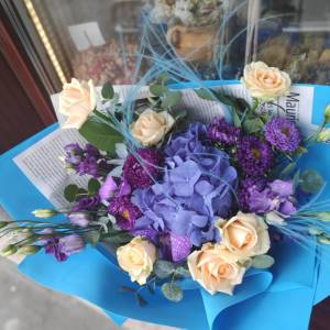 Букет с астрами "Космос"