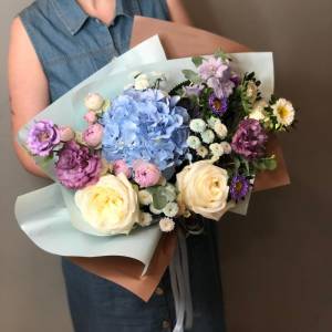 Букет с астрами "Волшебный"