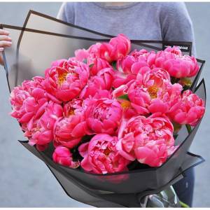 Букет коралловых пионов