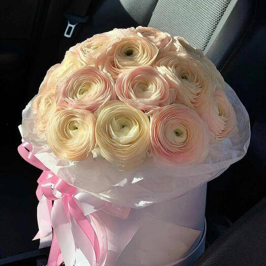 Ранункулюсы в коробочке